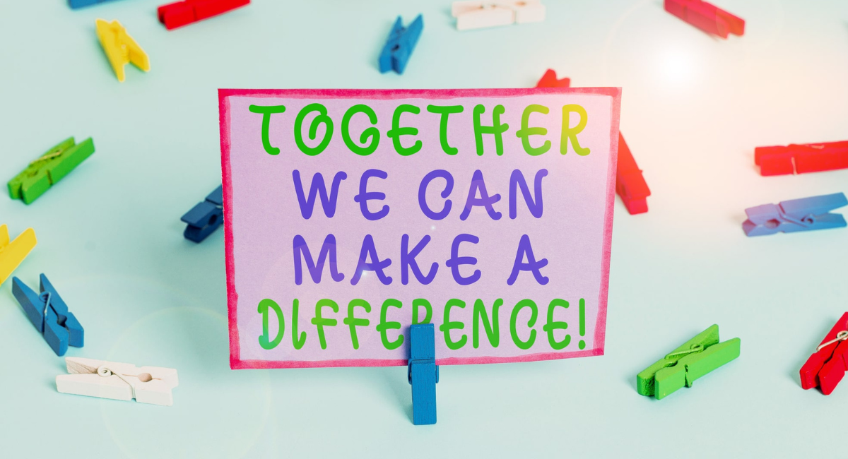 Schild mit Zeichen "Zusammen machen wir einen Unterschied" als Sinnbild für gute Zusammenarbeit im Team